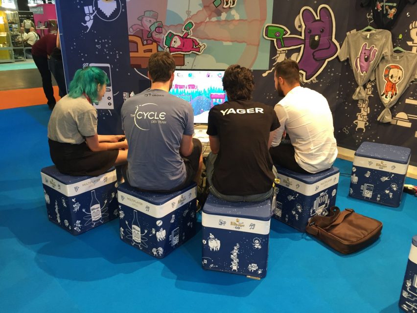 Flatcubes auf Gamescom bei Messestand